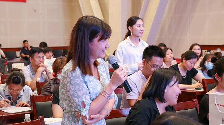 聚才人力集團(tuán)江西人才招聘網(wǎng)HR俱樂(lè)部沙龍活動(dòng)《中小企業(yè)轉(zhuǎn)型高質(zhì)量發(fā)展的人力資源解決方案》公益講座成功舉辦6.JPG
